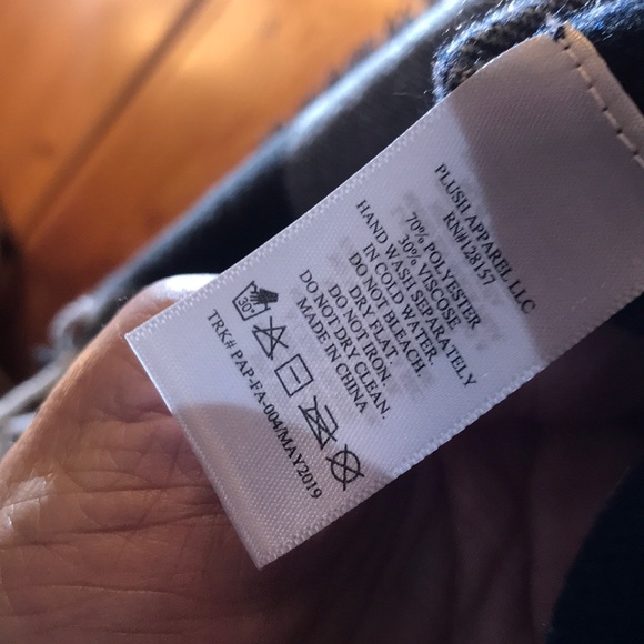 FABFIT FUN/ PLUSH/ wrap/scarf / new/ large/ navy - Picture 8 of 8